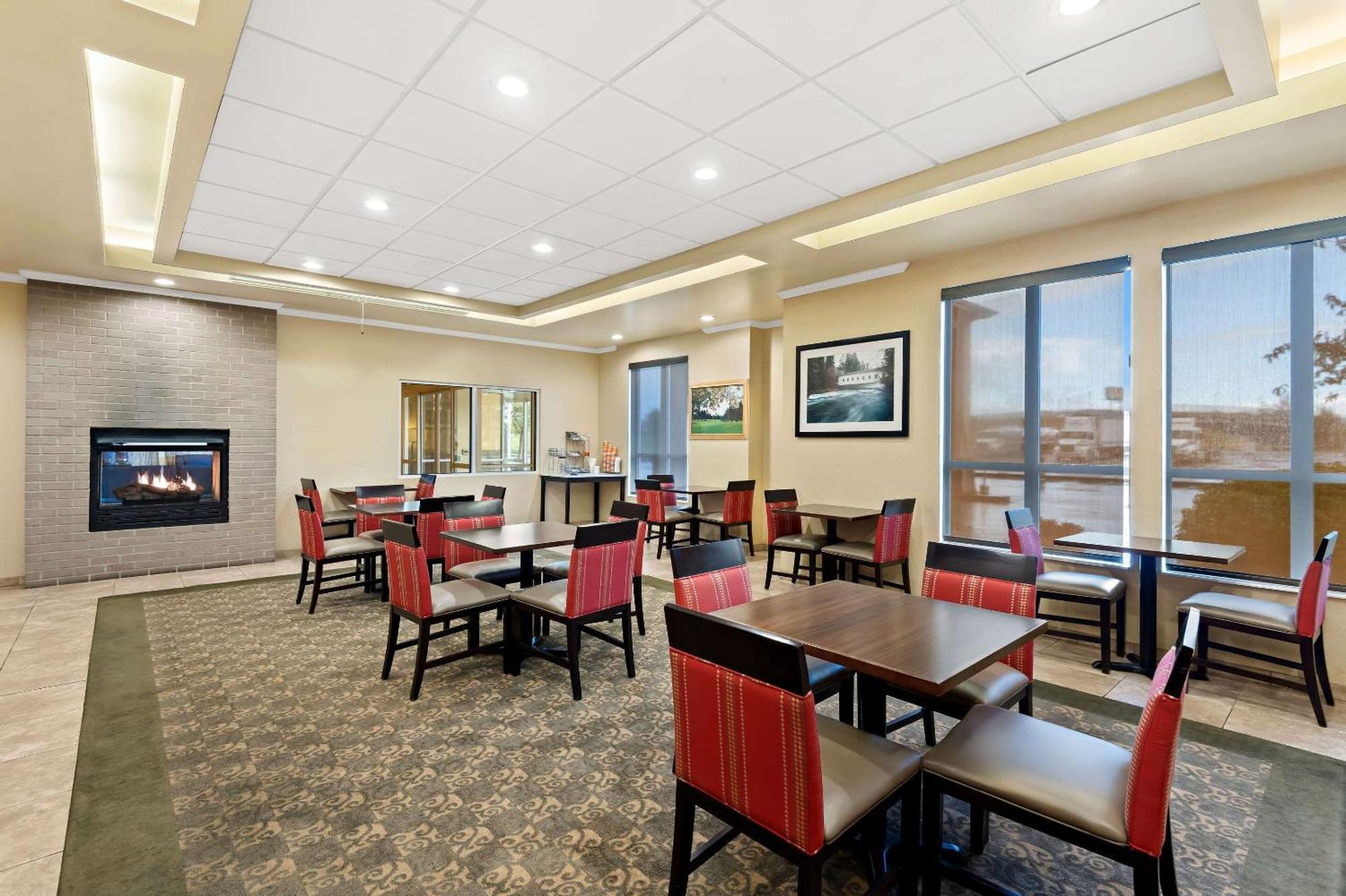 Comfort Inn & Suites Creswell Exteriér fotografie