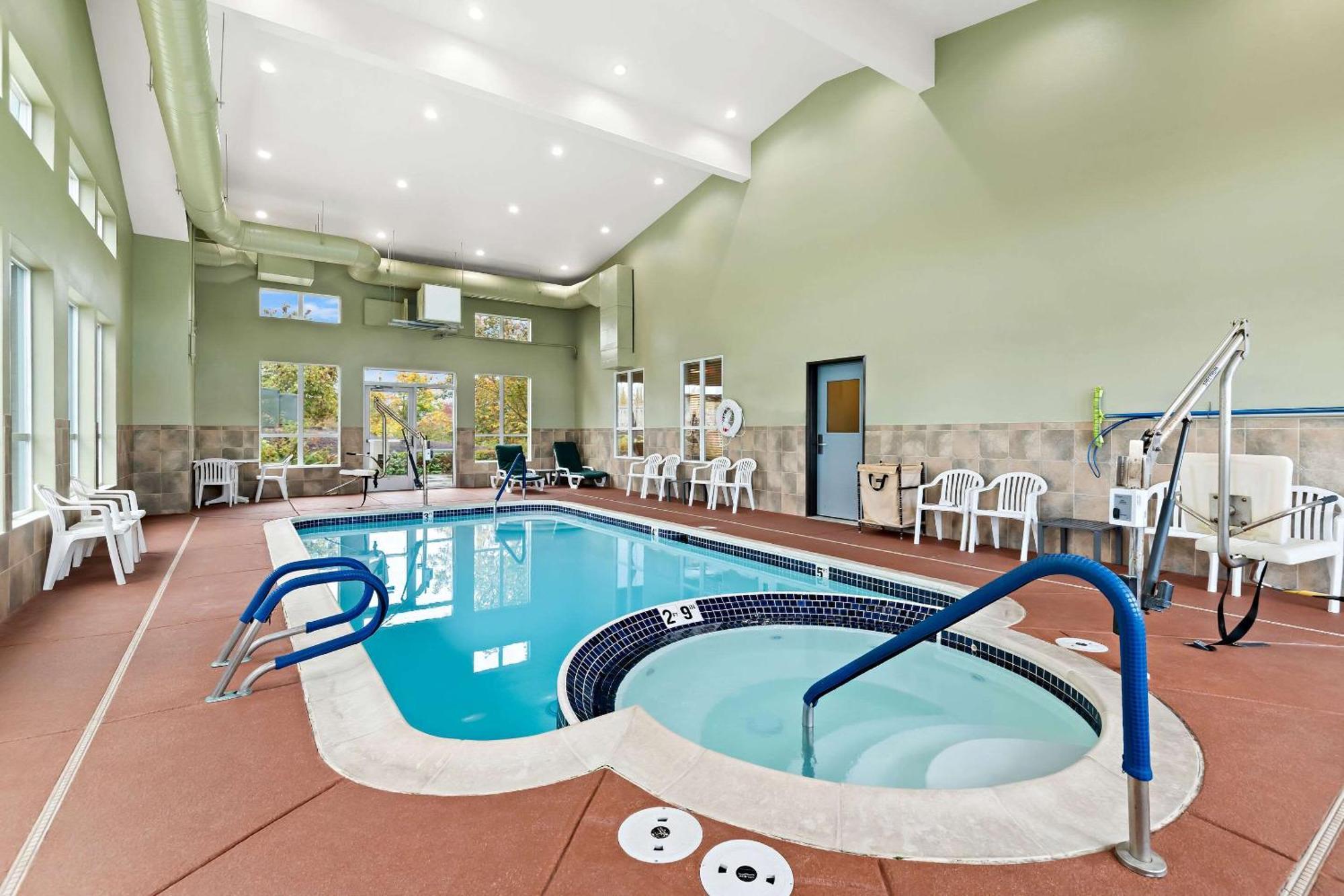 Comfort Inn & Suites Creswell Exteriér fotografie