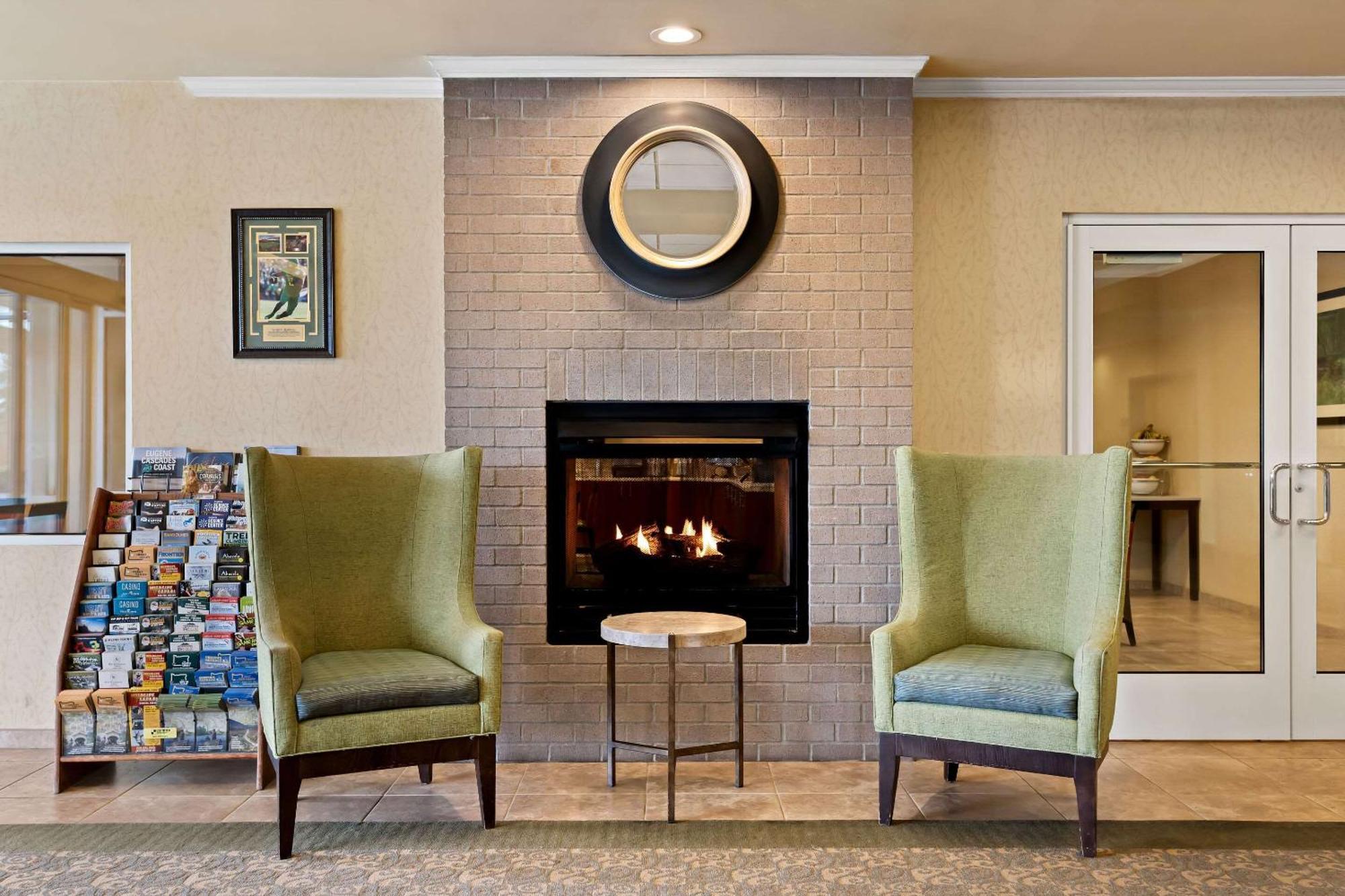 Comfort Inn & Suites Creswell Exteriér fotografie