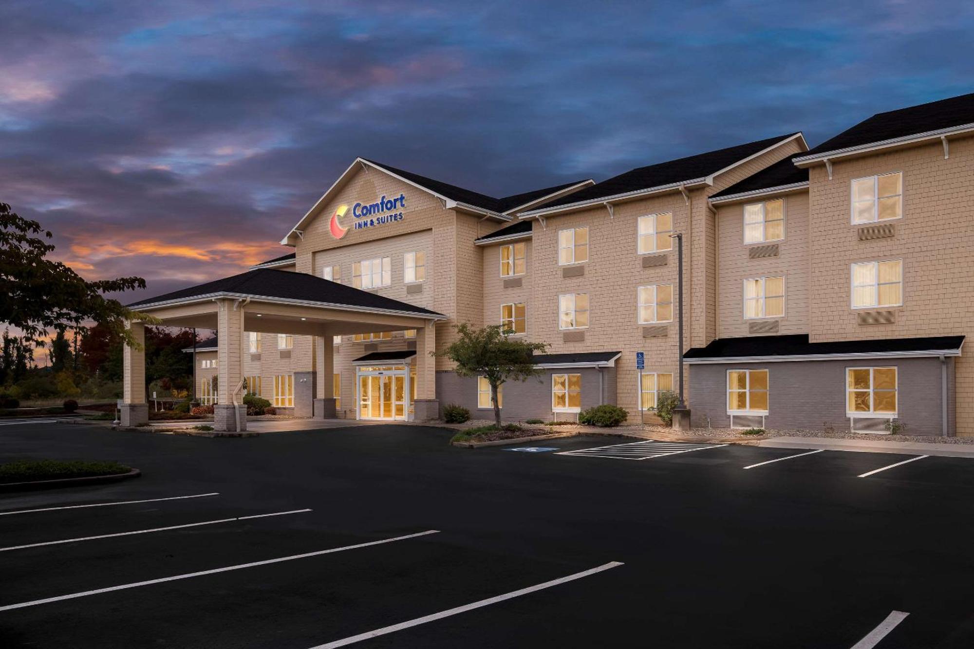 Comfort Inn & Suites Creswell Exteriér fotografie