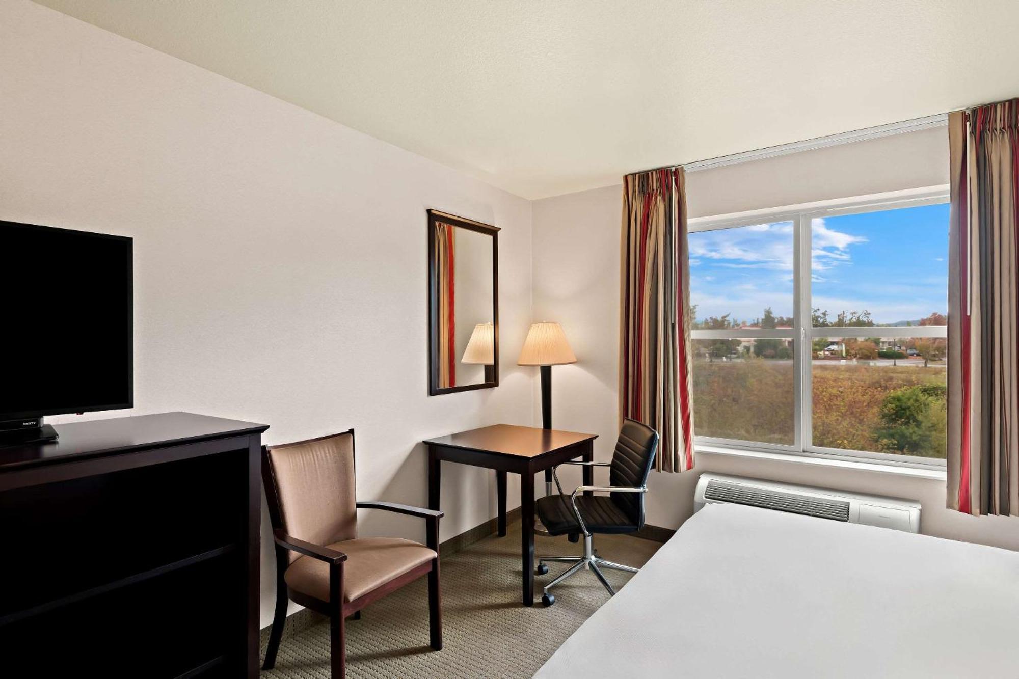 Comfort Inn & Suites Creswell Exteriér fotografie